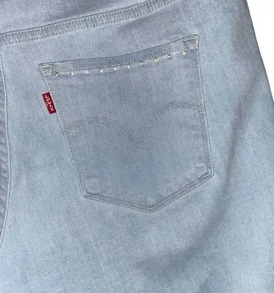 Levi's Classic Bermuda Blue Jean Shorts Women's Light Blue Denim - Picture 4 of 4